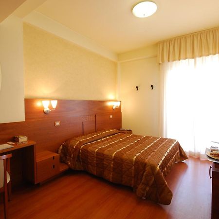 פסארו Hotel Gala מראה חיצוני תמונה